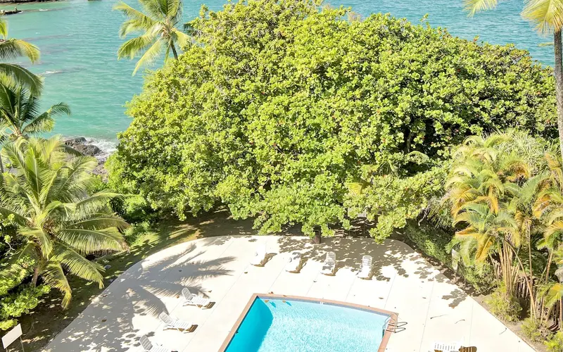 Hotel facing Hilo Bay in Hawaii, a base for hilo hawaii waterfalls tours